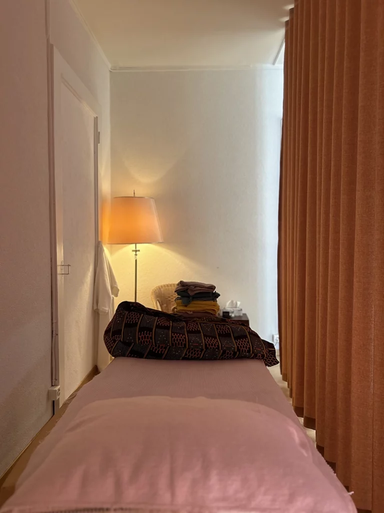 table de massage camille atelier flora lausanne massage
